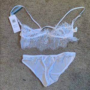 NEW WITH TAGS • White lace bra and panty set